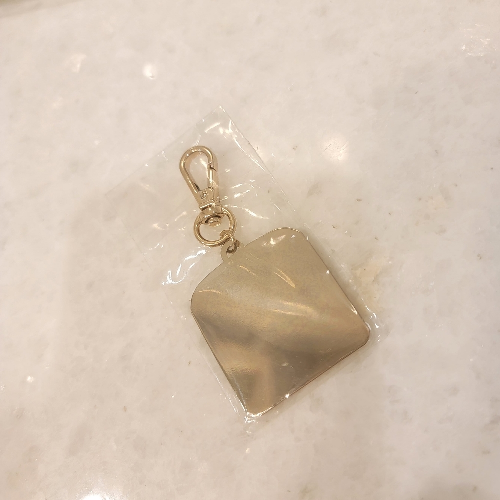 🌸🌸 La Mer Key Chain Charm - Picture 2 of 2